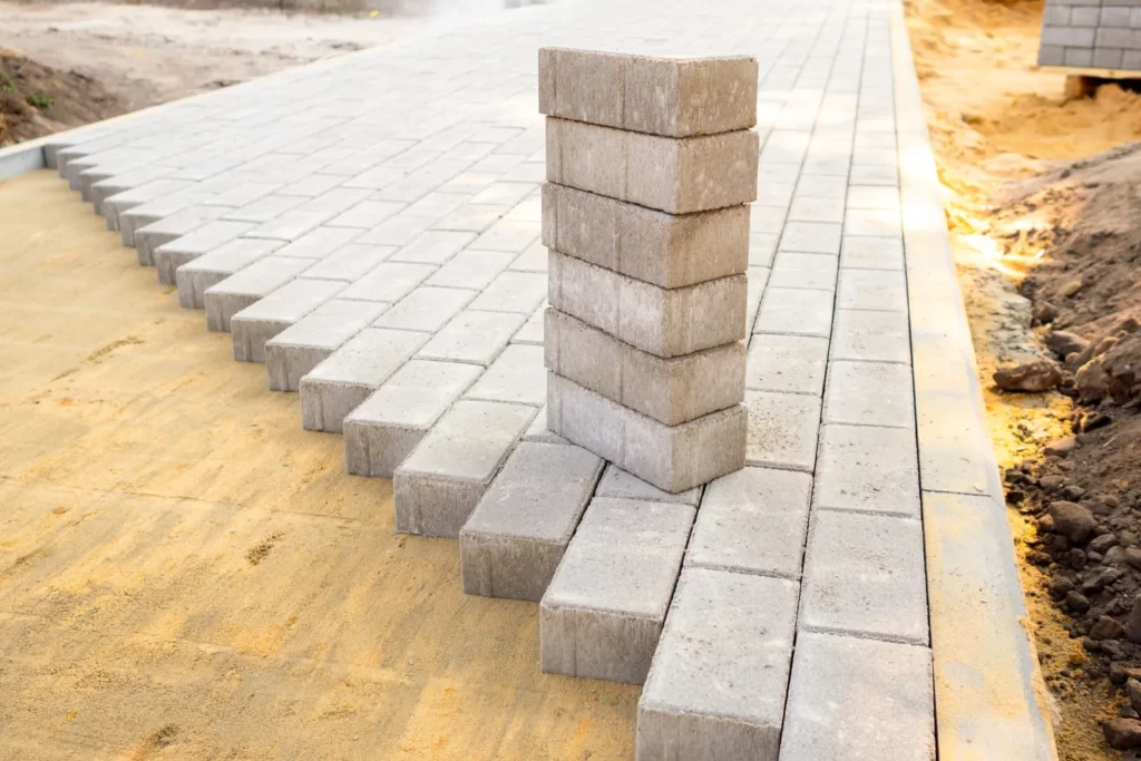 Calçamento intertravado: o que é, vantagens e como fazer?