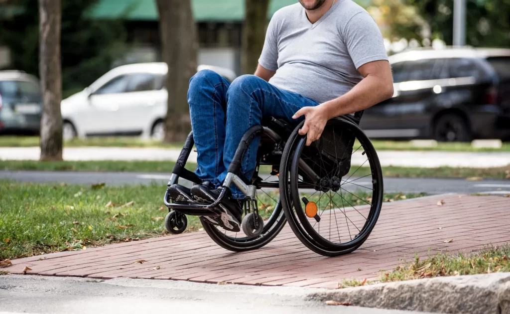 Calçadas acessíveis: a base para cidades mais seguras e inclusivas